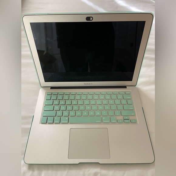 Apple MacBook Air Laptop 2017 13” - Picture 5 of 10